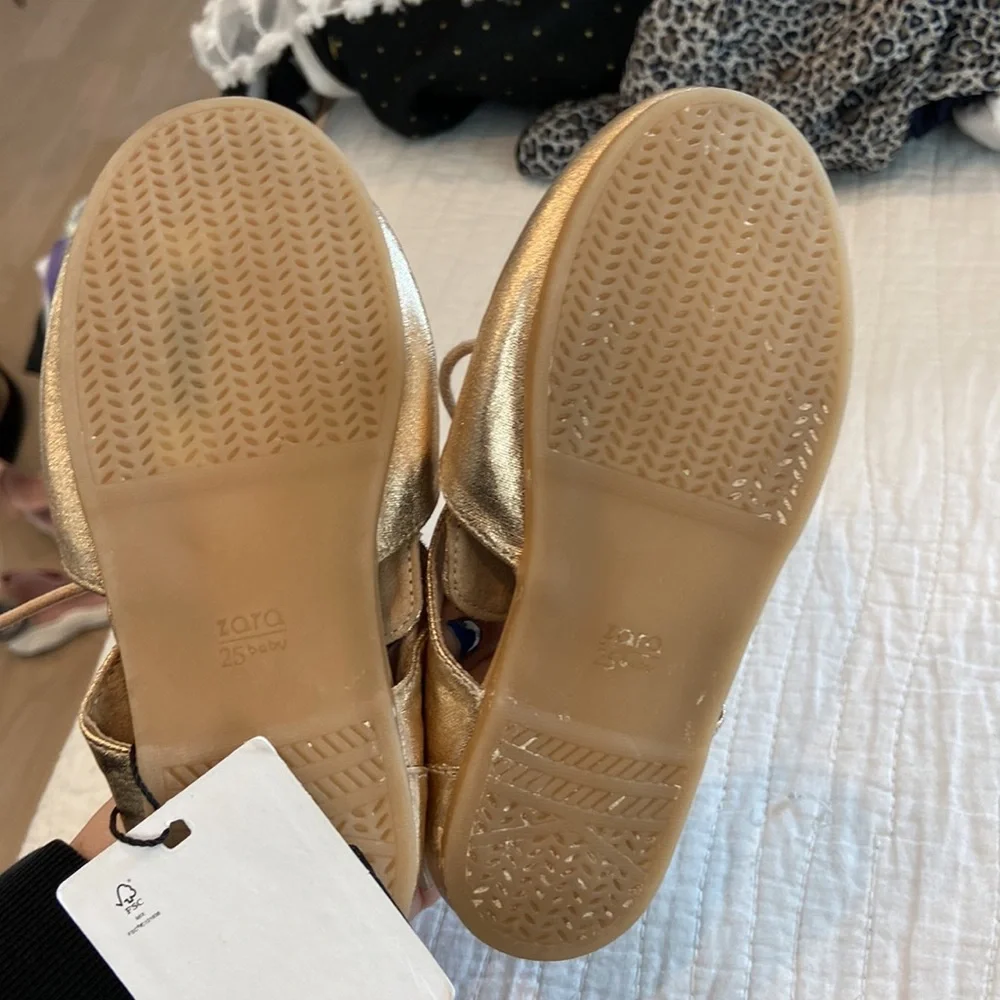 Brand new Zara girls gold adorable baby shoes with laces size 25